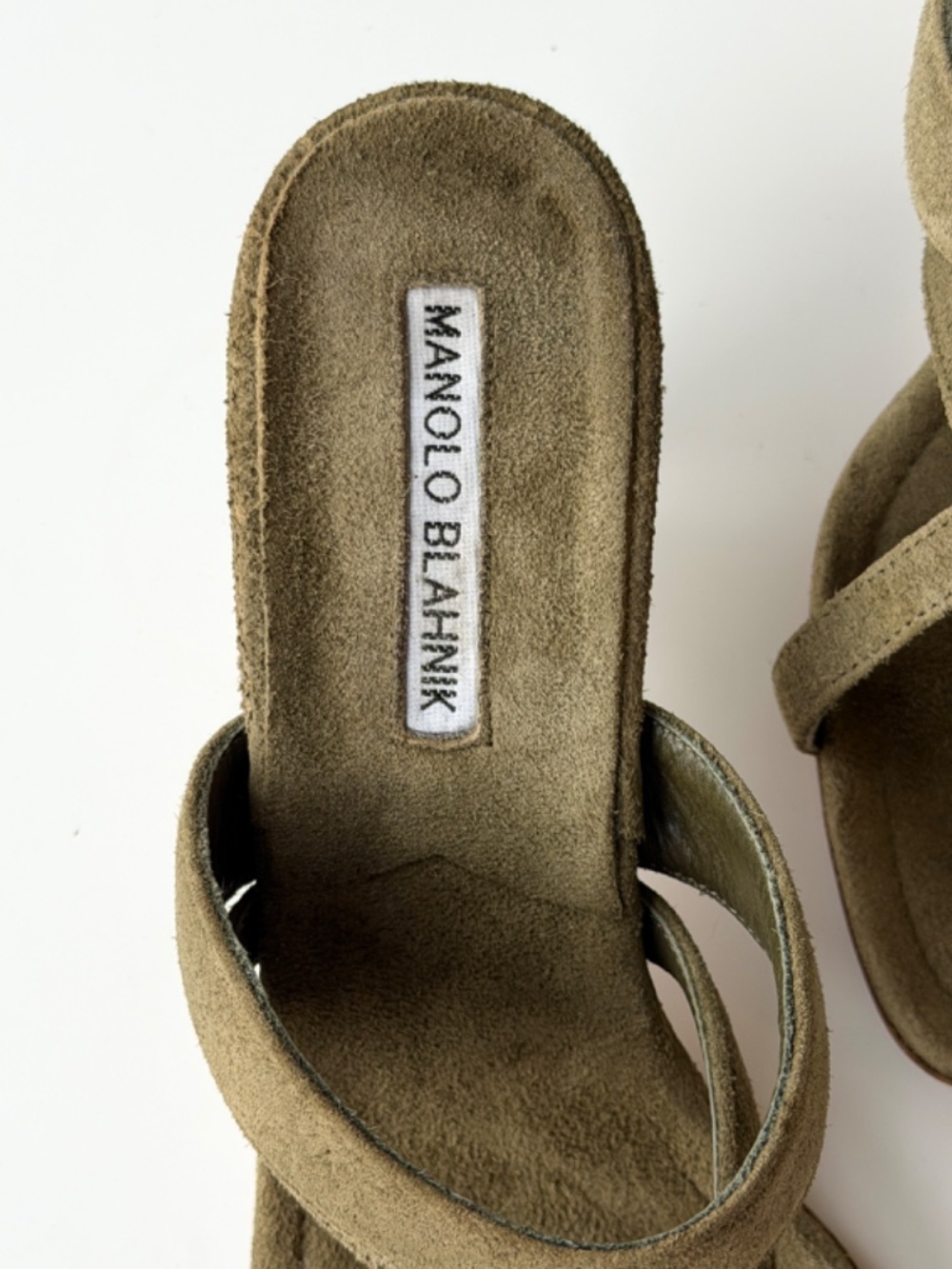 Vintage Manolo Blahnik olive suede thong sandals, IT 37.5, approx. US 7 - Picture 7 of 10